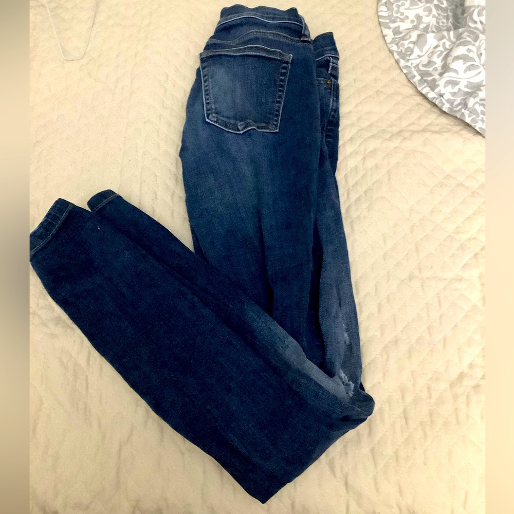 Ripped Blue dark wash Gap skinny jeans.